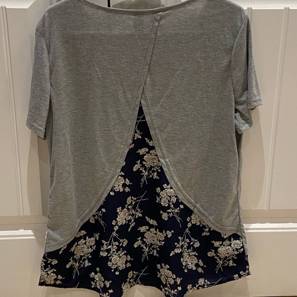 Ladies top - Picture 2 of 3